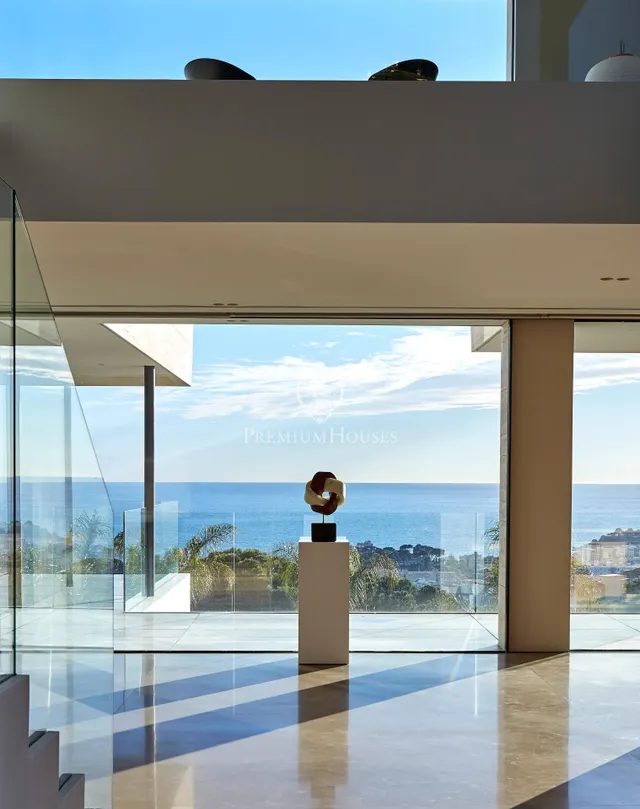 El carácter de la piedra natural con vistas de vértigo en alquiler en Lloret de Mar — 14