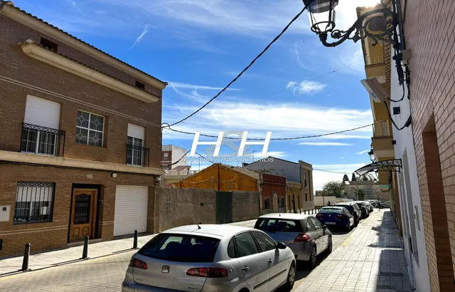 Se vende amplio solar para edificar en Benimámet. / HH Asesores, Inmobiliaria en Burjassot / — 5