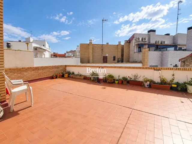 Interesante piso con plaza de garaje y trastero junto a Avenida Goya. — 26