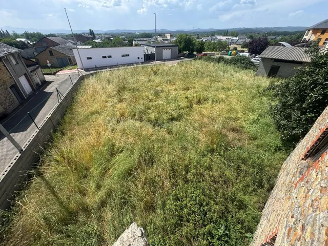 SE VENDE SOLAR EN PLENO CENTRO DE CUBILLOS DEL SIL. DA A 3 C - foto 3