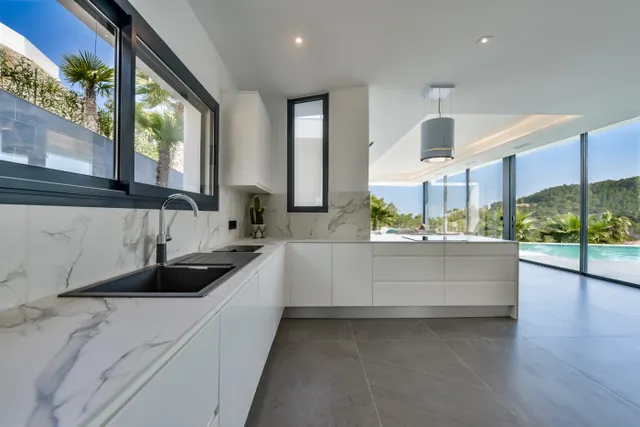 Impresionante villa moderna en una ubicación privilegiada con vistas al mar — 37