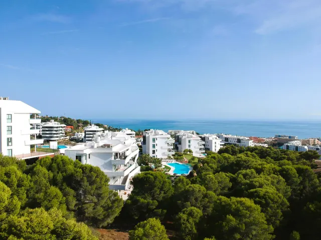 En venta: Espectacular ático de 2 dormitorios con jacuzzi privado y licencia de alquiler vacacional en Higuerón West, Costa del Sol — 9