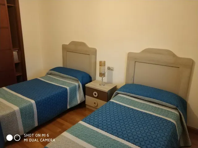 SE VENDE AMPLIO PISO EN EL CENTRO DE VALENCIA DE DON JUAN, AMUEBLADO, IMPECABLE, 3HAB., GARAJE — 21