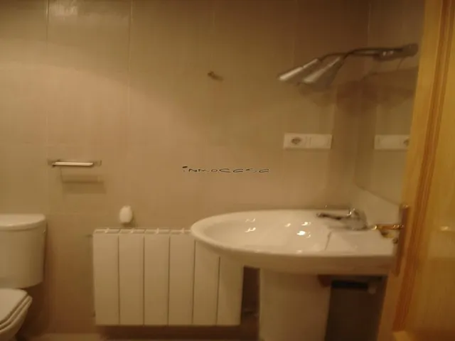600 euros, comunidad incluida, cerca metropolitano, amueblado. — 12