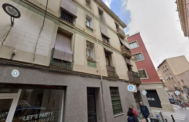 SE VENDE LOCAL OKUPADO EN Calle Mila Fontanals 28 de SANTA C