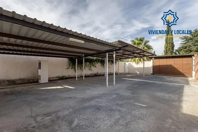 Chalet independiente con pozo propio y placas solares — 36