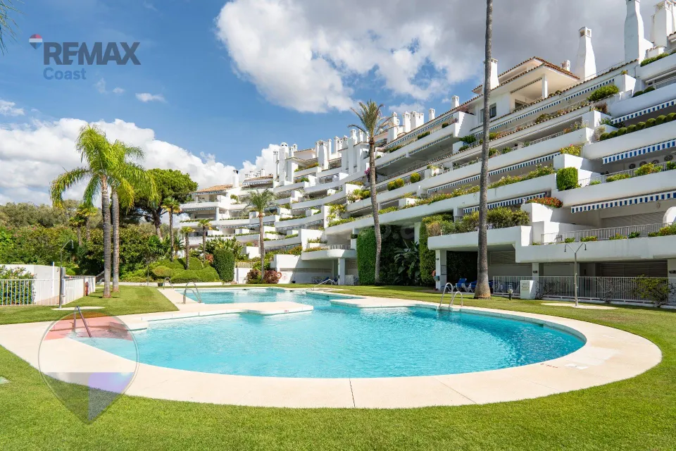 Amplio dúplex en Urb. Río Real - Marbella Este