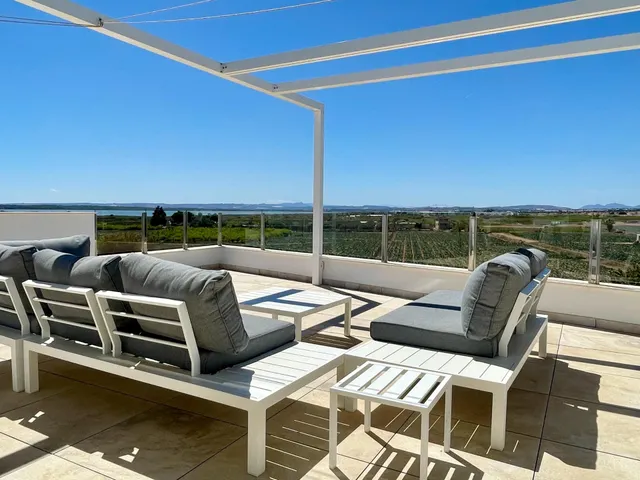 Villa independiente con piscina privada, solárium y vistas a la laguna en Moncayo — 42