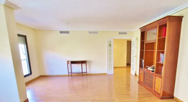 Maravillosa vivienda junto al Corte Inglés. Ahora en oferta. Llámanos. — 6