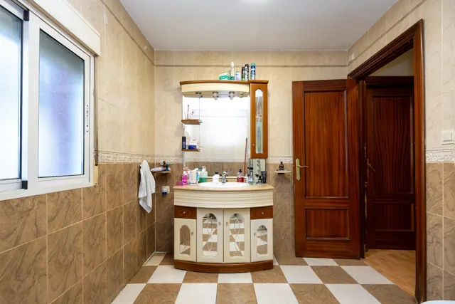 Casa con estupenda ubicación en Armilla. avenida de los ogíjares — 19