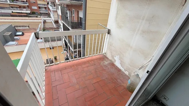 PISO EN LES CORTS — 5
