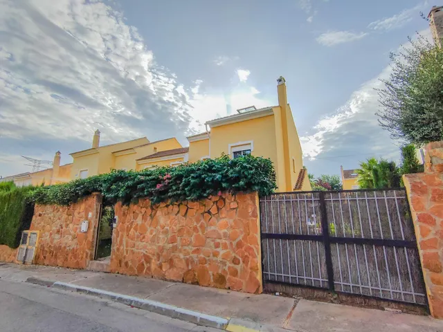 ALQUILER DE EXCLUSIVO ADOSADO EN URBANIZACIÓN ALFINACH — 45