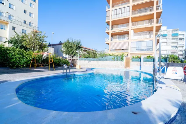 BONITO APARTAMENTO CON EXCELENTES VISTAS, PISCINA Y PARKING 