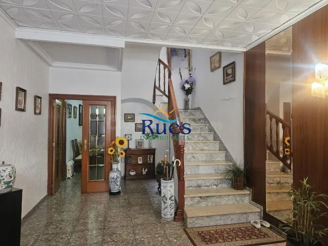 CASA EN BUEN ESTADO CENTRICA, EN CASTELLON DE LA PLANA - foto 2