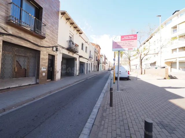 SE VENDE LOCAL COMERCIAL EN TERRASSA, ZONA CENTRO - foto 2