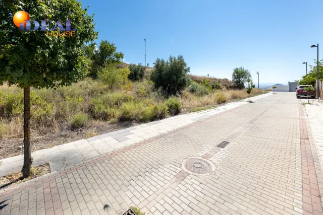 Venta de solar urbano en La Zubia (Zona Altos de La Zubia) — 10