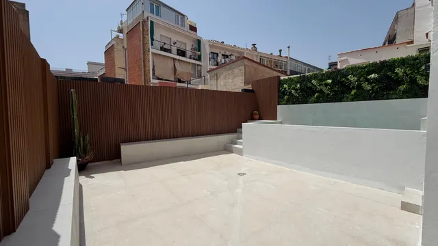 Vivienda completamente reformada con 3 dormitorios, terraza, jardín privado y piscina — 10