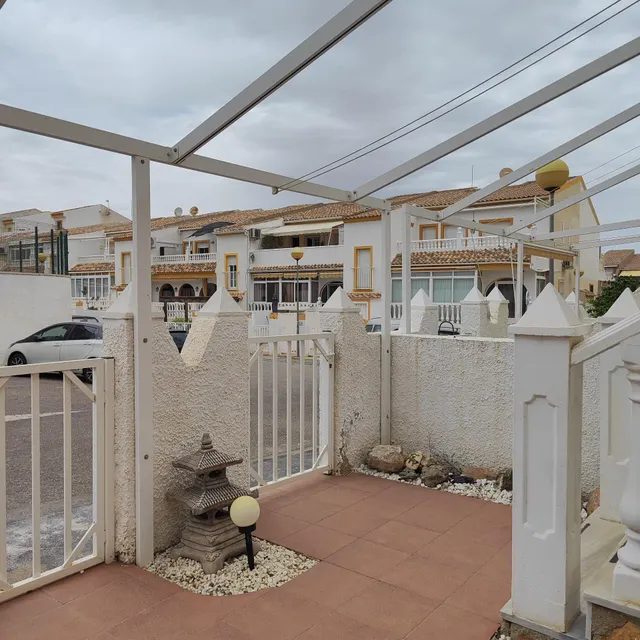Adosado en Gran Alacant con solárium, balcón y piscina comunitaria — 2