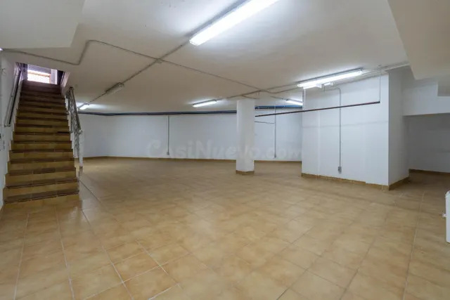 Local reformado de 236 m2 con terraza privada en Centro/Sind - foto 4