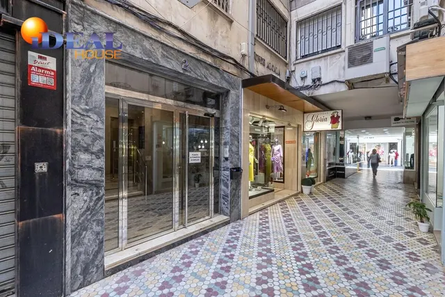 Magnífico piso con plaza de garaje junto a Catedral. — 27