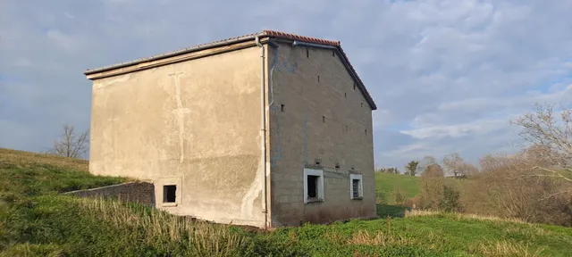 Amplia finca con varias edificaciones — 25