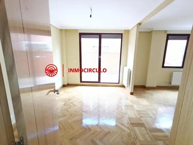 Exclusivo Chalet Pareado Junto al HUBU: Tu Oasis Urbano en Burgos — 3