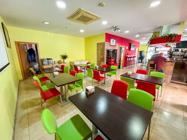 Magnifico bar - cafetería en una zona concurrida. — 6