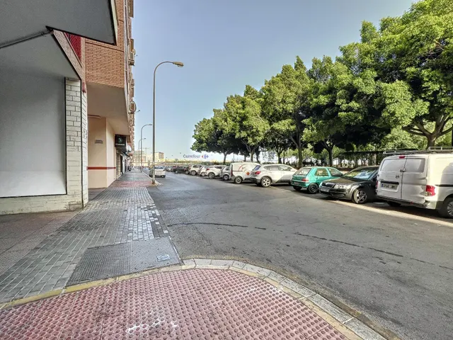 Plaza de garaje en Almería junto al Carrefour - foto 2