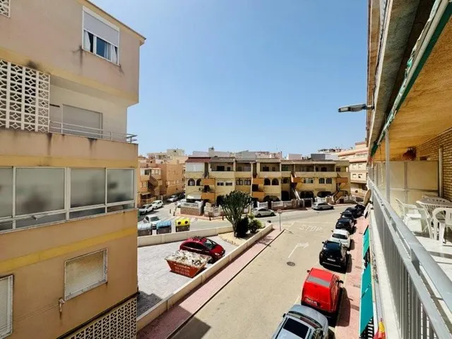 APARTAMENTO REFORMADO A 100 M DE LA PLAYA — 28
