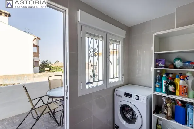 Casa en venta en Monachil (Granada) – Amplia, luminosa y con gran potencial — 24