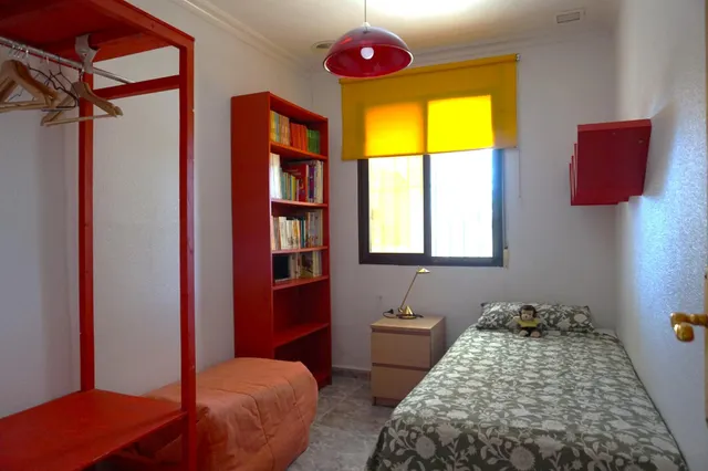 OPORTUNIDAD CHALET URBANO CON PISCINA EN LA GALIA — 20