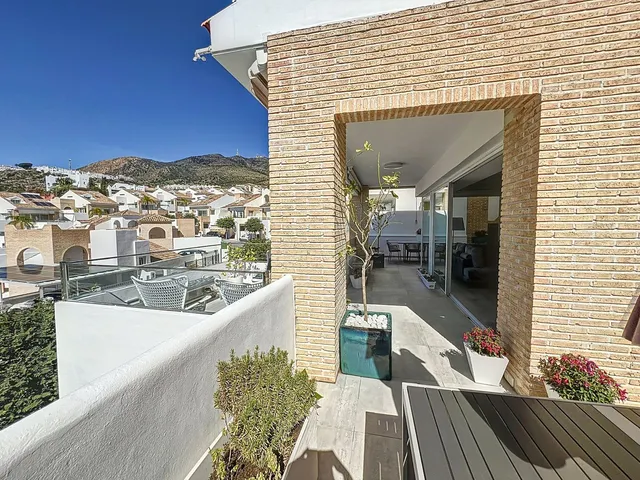 Adosado 3 habitaciones 358m² en venta - Centro — 41