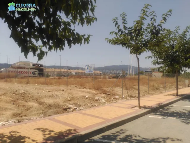 PARCELA CALIFICADA COMO SUELO URBANO EN LA ZONA RESIDENCIAL  - foto 2