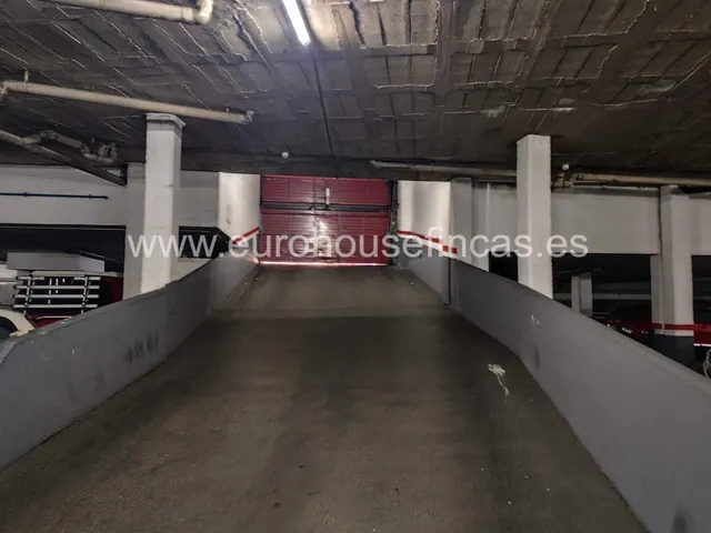 Plaza para furgoneta en la Calle Gavá en la Bordeta!! — 11