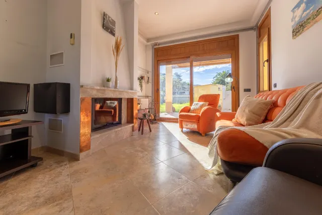 Espectacular Chalet en Mont-Roig del Camp con Piscina y Amplio Jardín — 9