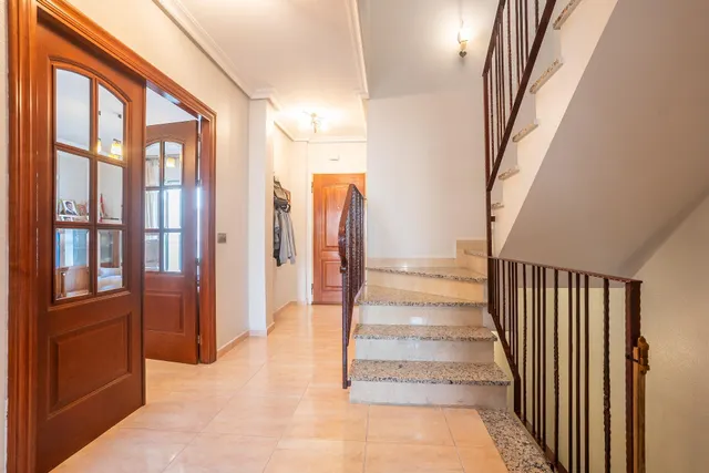 HUERCAL ALMERIA - LOS PINOS: TRIPLEX 4 DORMITORIOS + 3 BAÑOS + GARAJE SOTANO AMPLIO CON BODEGA + PATIO — 50
