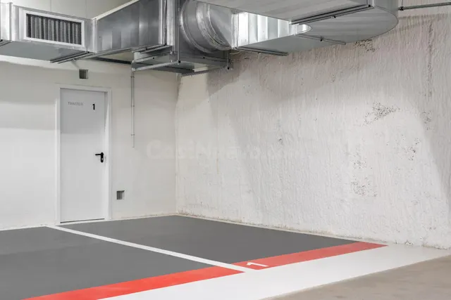 Parking de moto 3m² en alquiler - Zona Avinguda Barcelona - foto 2
