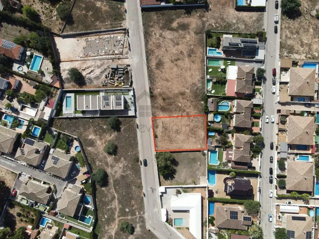 PARCELA URBANA DE 696 m2 EN MONTE COLORADO — CREA EL CHALET QUE IMAGINAS — 31