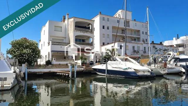 Apartamento con amarre privado y licencia turística Roses — 26