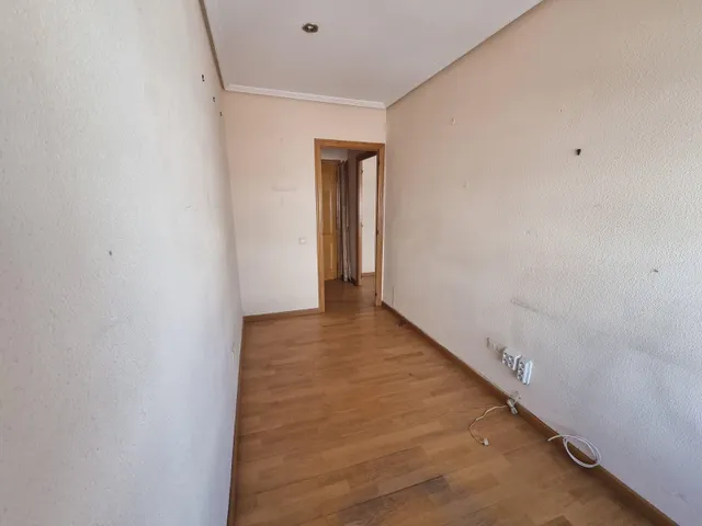 PISO AVDA. AMALIO GIMENO — 9