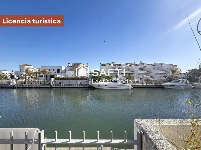 Casa de pescador con licencia turística y amarre - Empuriabrava — 2
