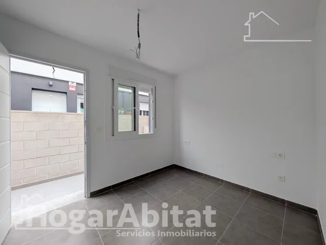 Estrena estilo de vida en este moderno adosado con gran porche, terraza, patio y piscina comunitaria — 11