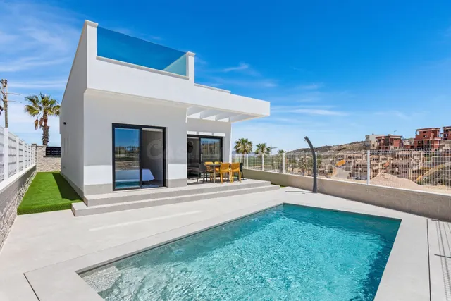 SE VENDE Villa con Piscina Privada en Algorfa, Alicante
