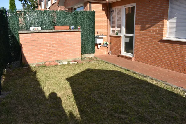 Bajo con jardin en Penagos — 14