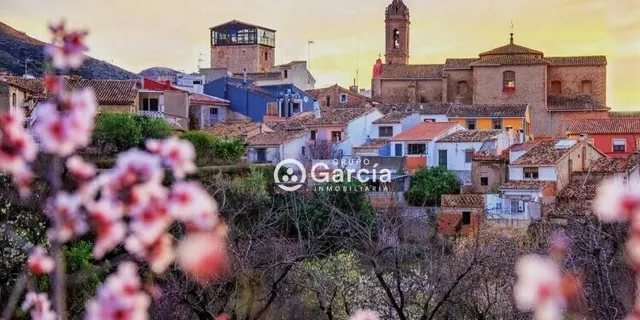 Parcela urbanizable a la venta en Alcalali. — 28