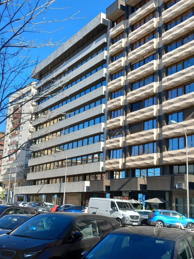 CUZCO-ORENSE , 690m2, exterior con 4 fachadas a la calle muy