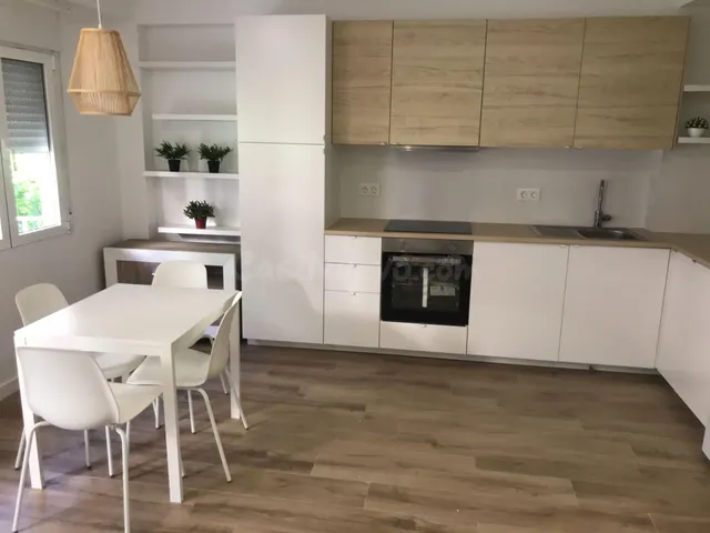 SE ALQUILA COQUETA VIVIENDA REFORMADA CON MUEBLES DE DISEÑO Y PLAZA DE GARAJE     ( DIPONIBLE EN NOVIEMBRE) — 4