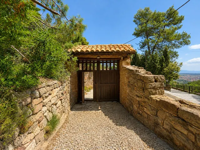 UNA MASIA D'ENCANT PER A VOSALTRES — 10