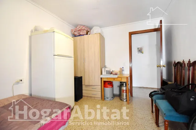 ¡4 DORMITORIOS! MUY AMPLIO CON BALCÓN EN EL CENTRO — 30