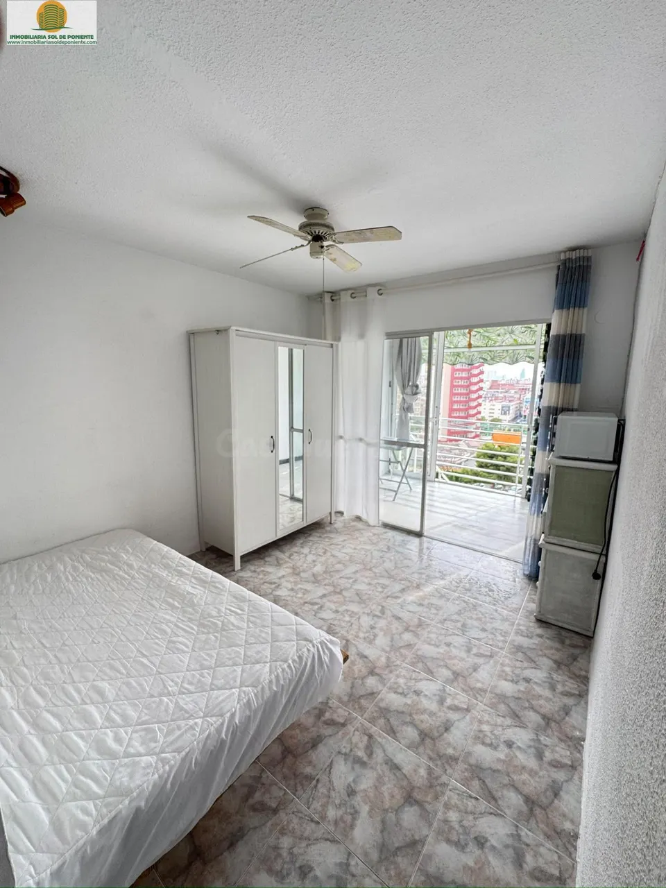 Estudio con piscina y vistas despejadas junto al centro de Benidorm